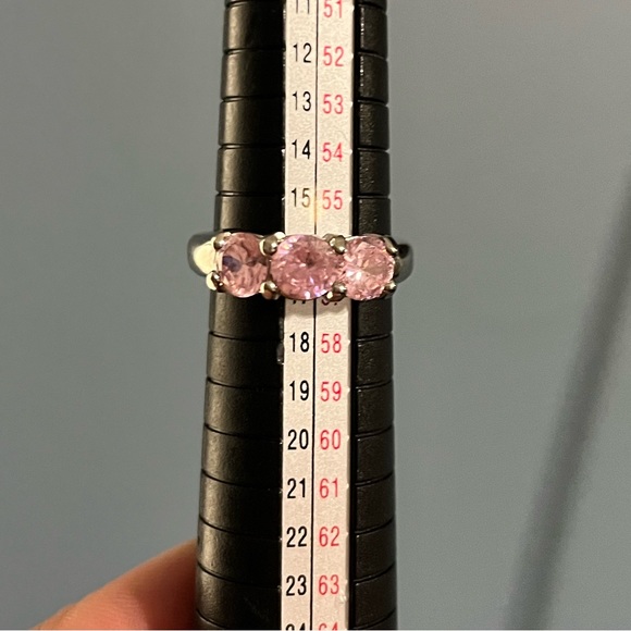 Swarovski Crystal Pink 3 Stone Ring (trilogy, past-present-future) - Picture 9 of 10